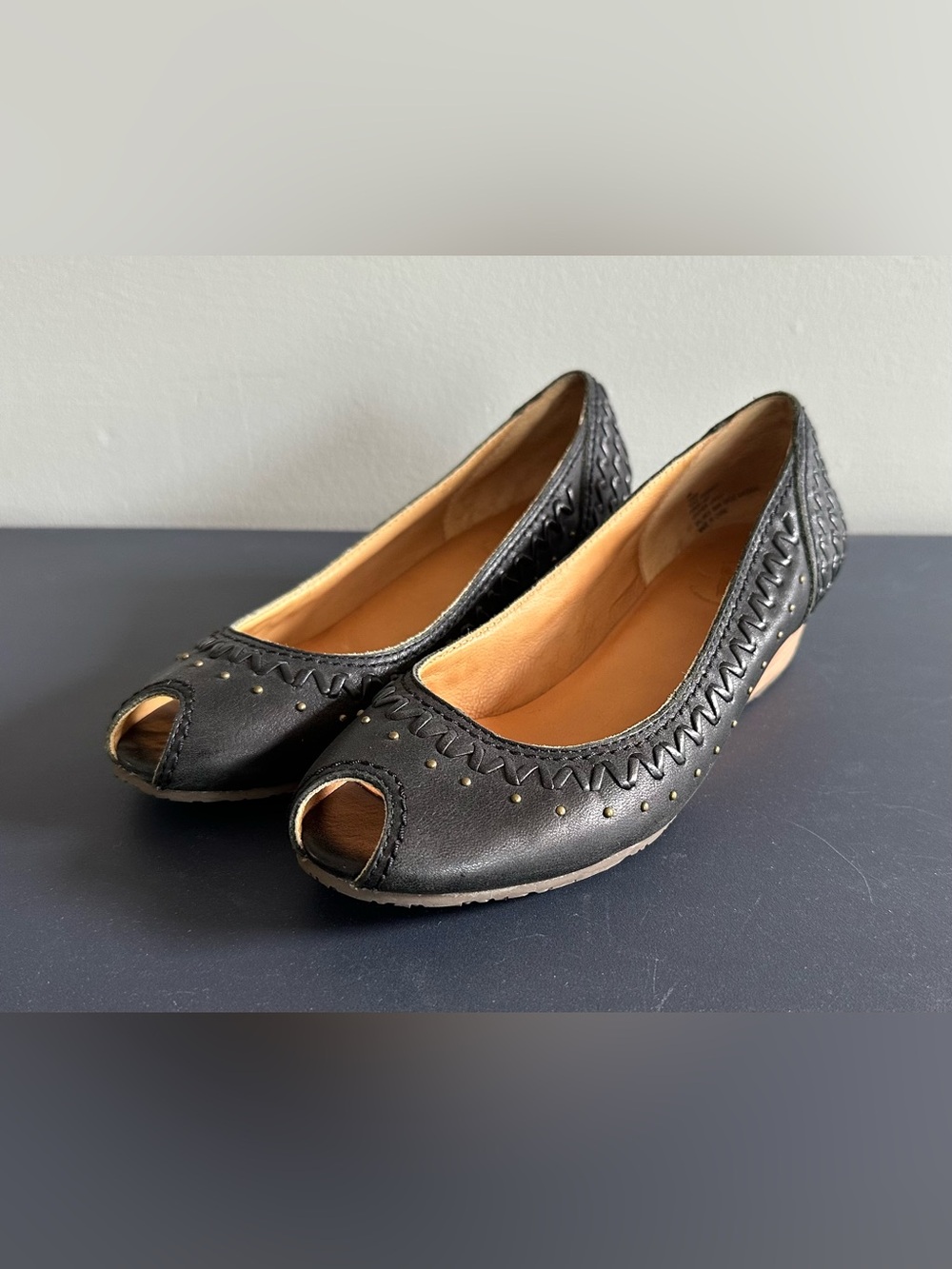 Frye Tess Skimmer Black Braided Leather Summer Peep Toe Wedge Sandal Size 6 EUC